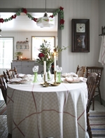 Jeanne d´Arc Living Julespecial 2023 Hjem til jul dækket rundt bord - Tinashjem